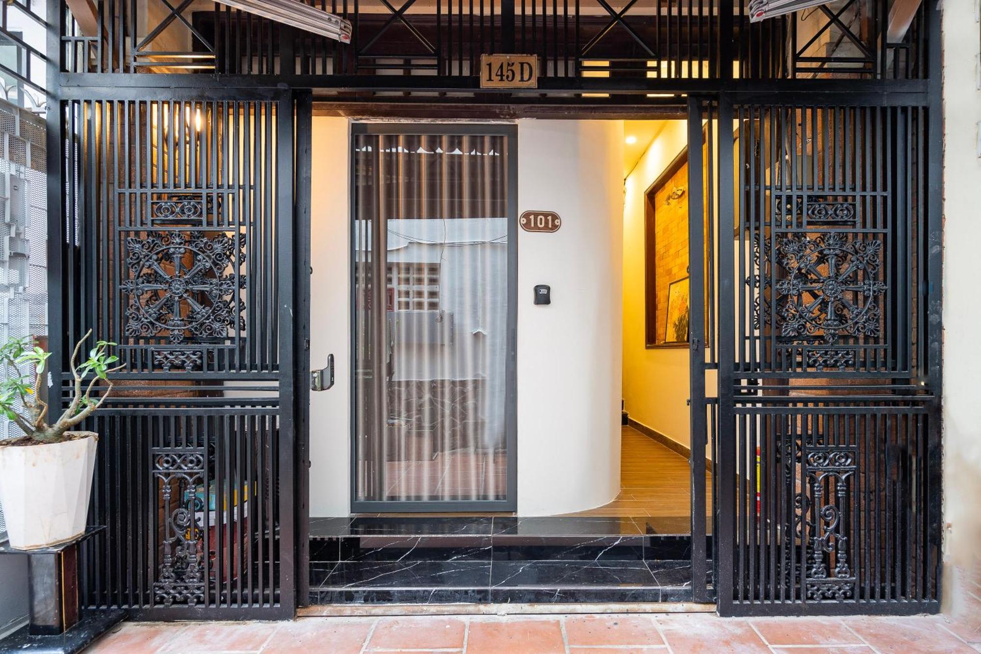 A Little Saigon Hotel - Bui Vien Walking Street ホーチミン市 エクステリア 写真