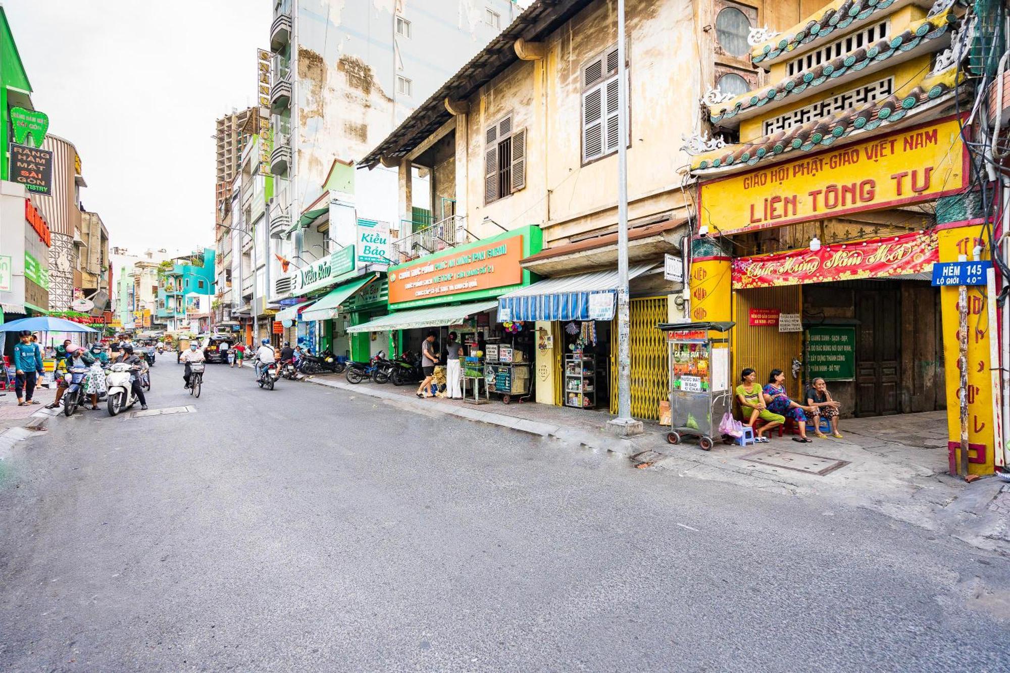 A Little Saigon Hotel - Bui Vien Walking Street ホーチミン市 エクステリア 写真