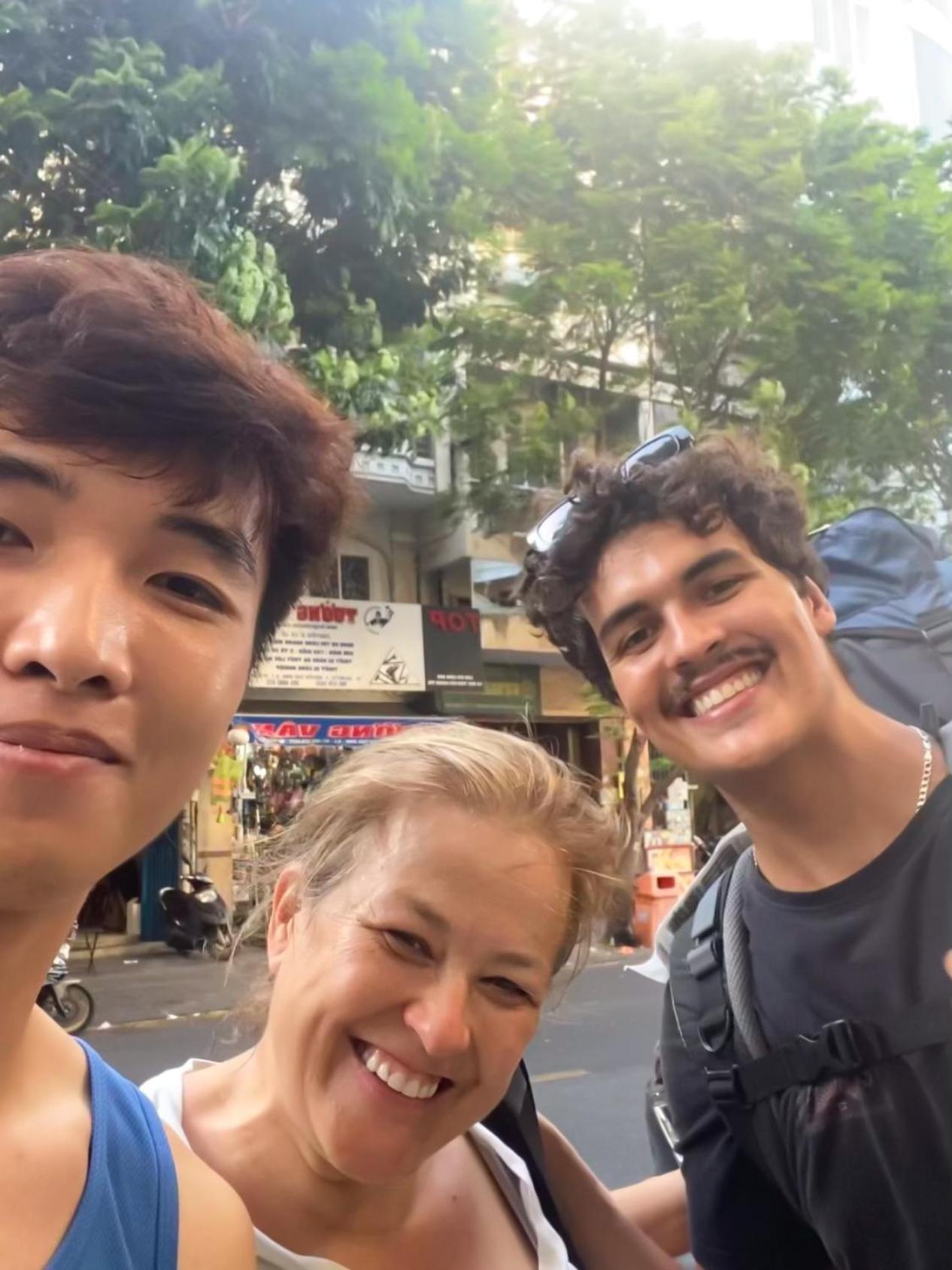 A Little Saigon Hotel - Bui Vien Walking Street ホーチミン市 エクステリア 写真