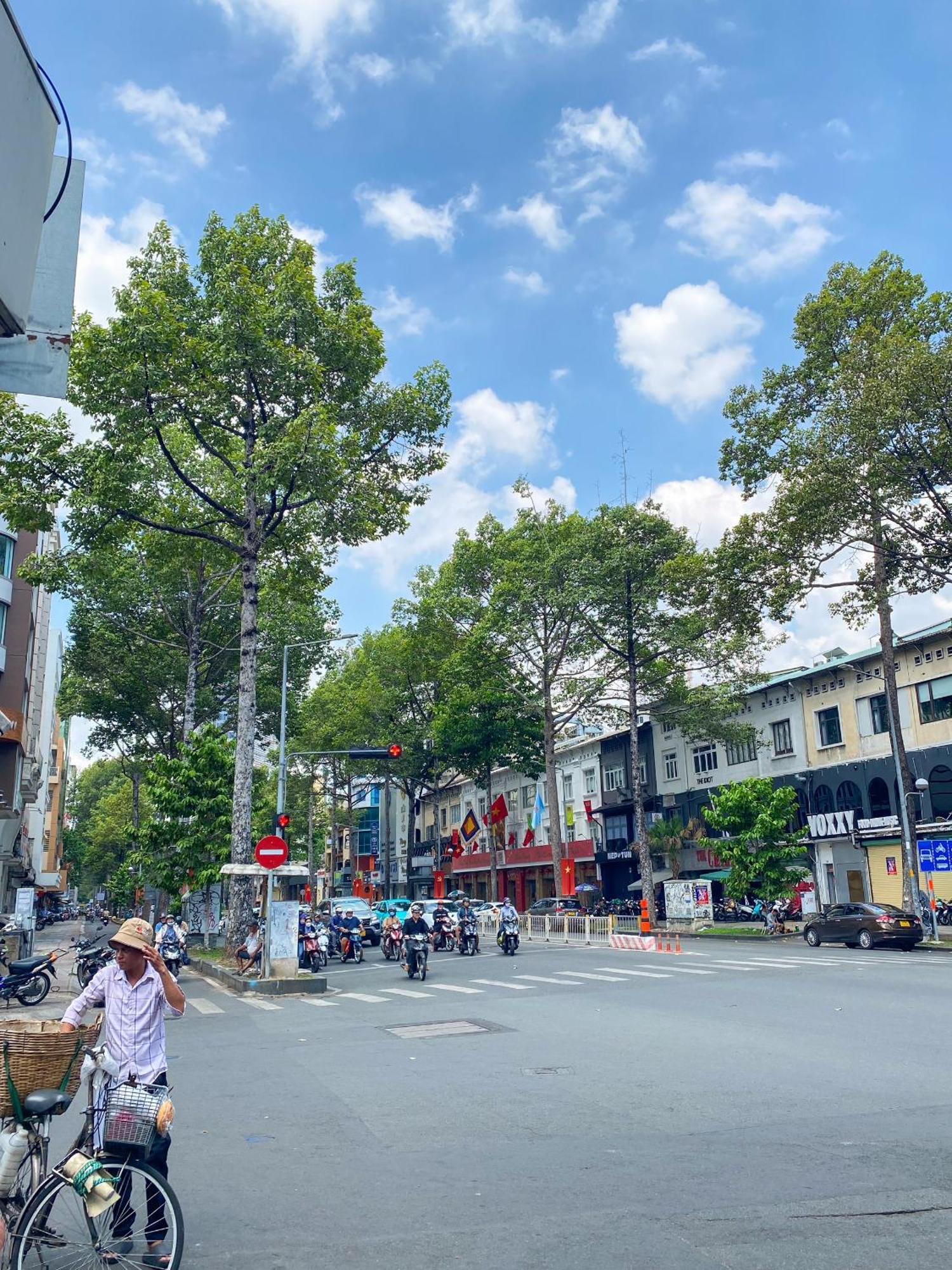 A Little Saigon Hotel - Bui Vien Walking Street ホーチミン市 エクステリア 写真