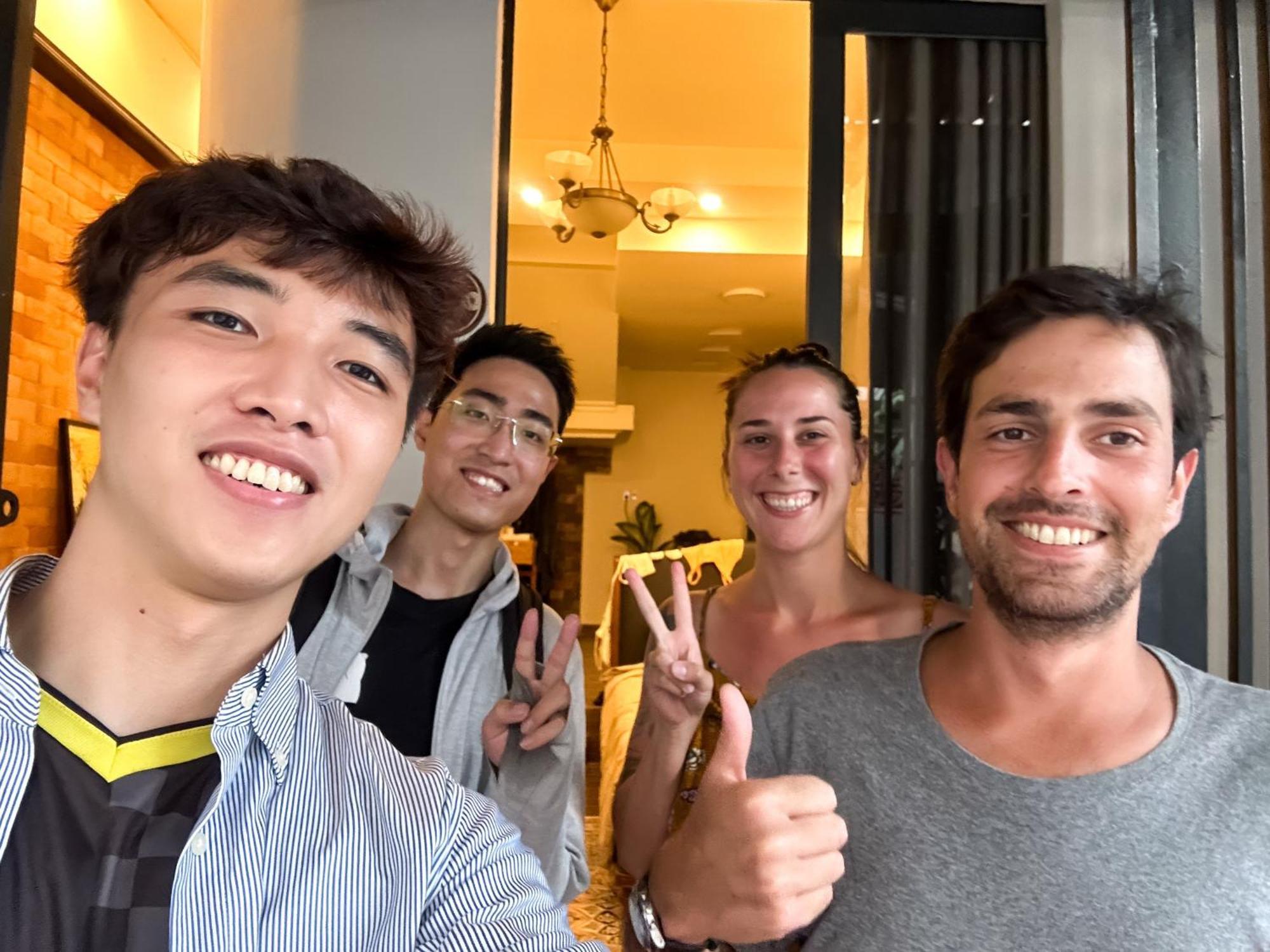 A Little Saigon Hotel - Bui Vien Walking Street ホーチミン市 エクステリア 写真