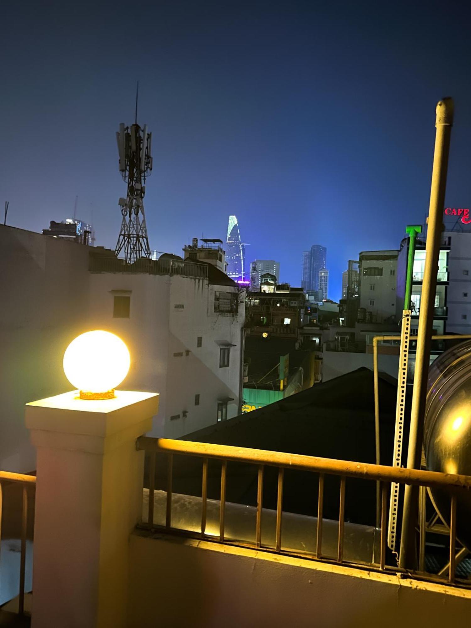 A Little Saigon Hotel - Bui Vien Walking Street ホーチミン市 エクステリア 写真
