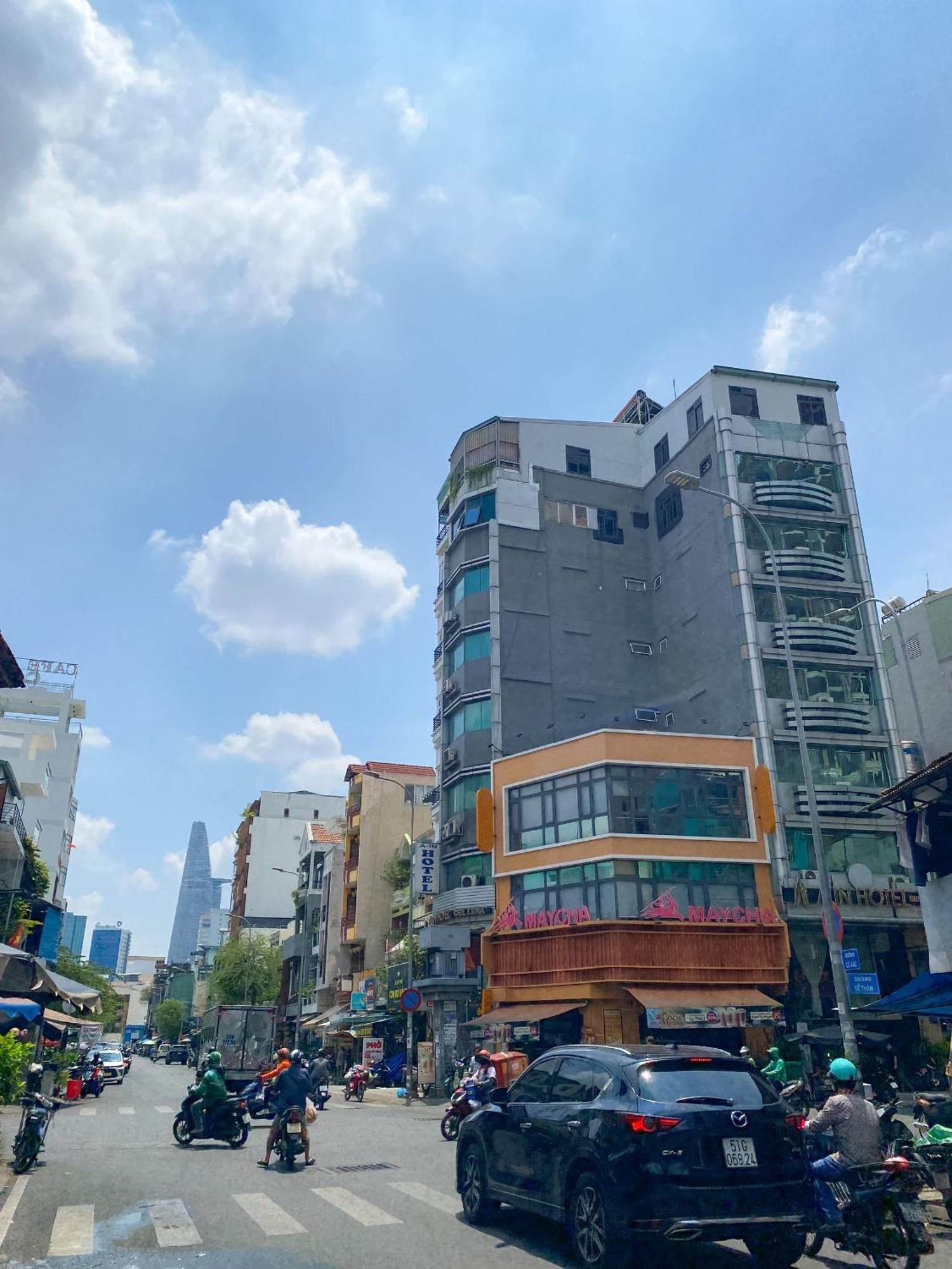 A Little Saigon Hotel - Bui Vien Walking Street ホーチミン市 エクステリア 写真